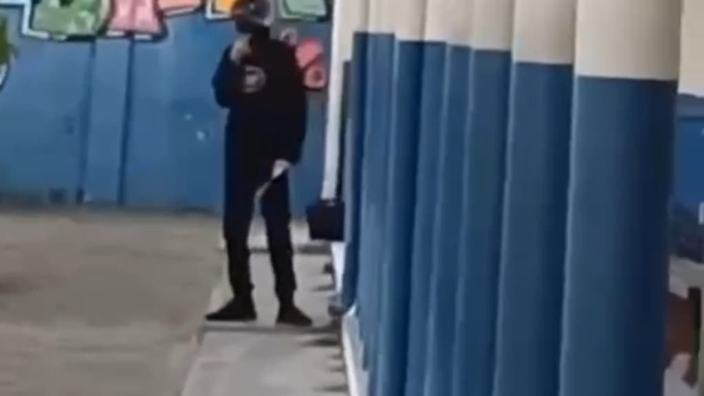 URGENTE: Jovem armado invade escola e esfaqueia estudante na Grande Florianópolis