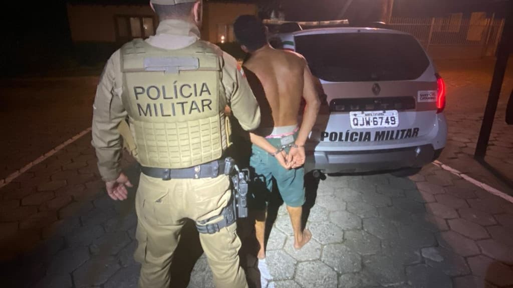 Marido bêbado e drogado agride esposa e foge com filho de meses em São João Batista