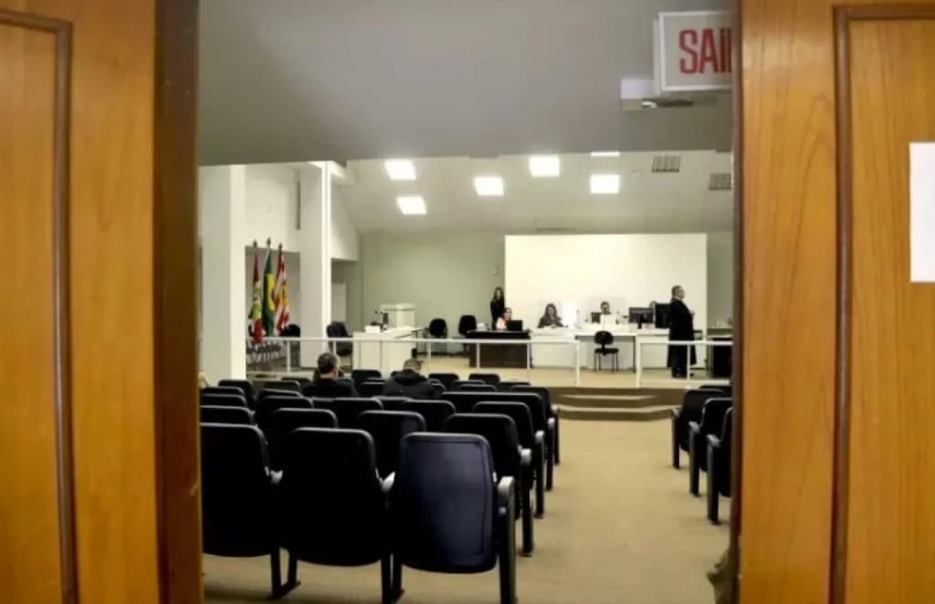 Mãe que matou filho recém-nascido a tesouradas é condenada em SC