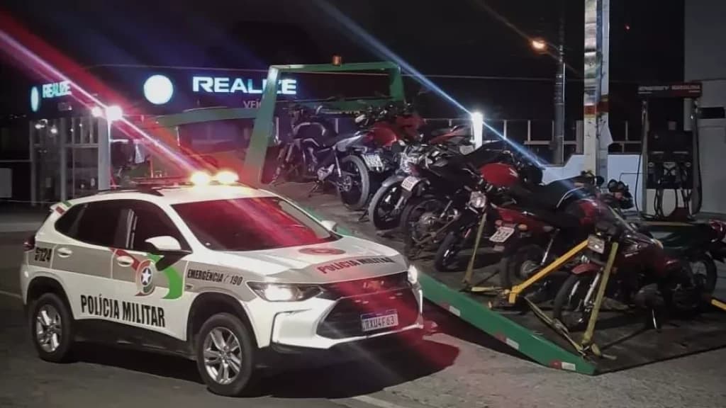 Racha termina com prisão e motos guinchadas pela PM