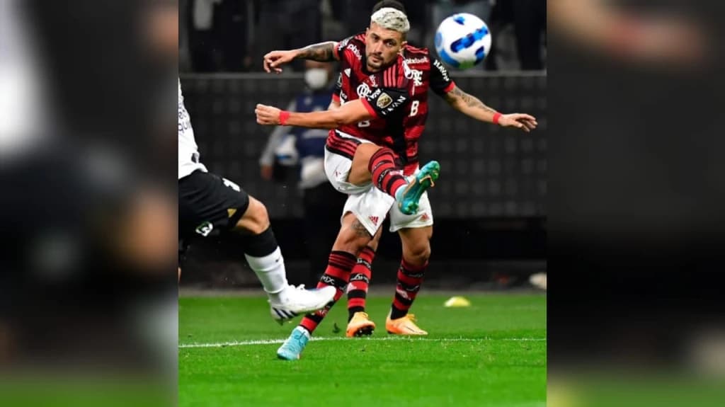 Flamengo vence o Corinthians na partida de ida das quartas de final da Libertadores