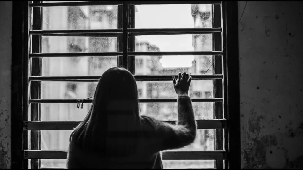 Mulher nua foge de motel e polícia descobre estupro de menina de 12 anos