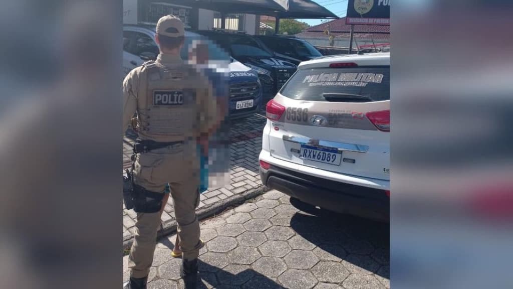 Marido é preso após tentar matar companheira sufocada em Porto Belo