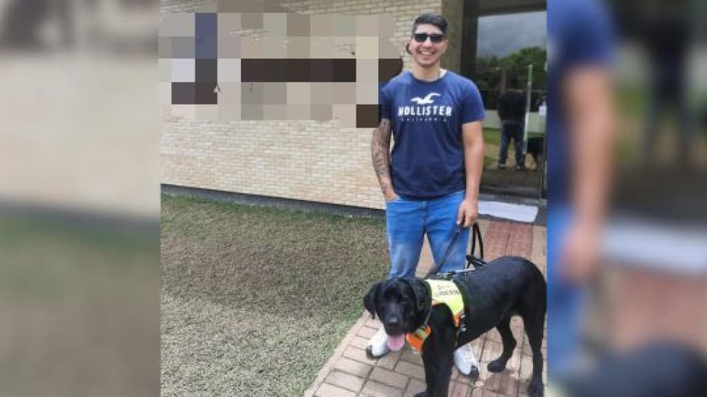 Deficiente visual é barrado em carro de aplicativo com cão-guia em Itapema