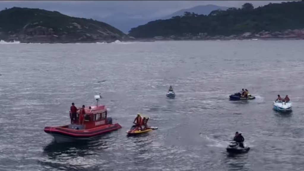 “Naufrágio” mobiliza helicóptero e dezenas de bombeiros em SC: “era trote”