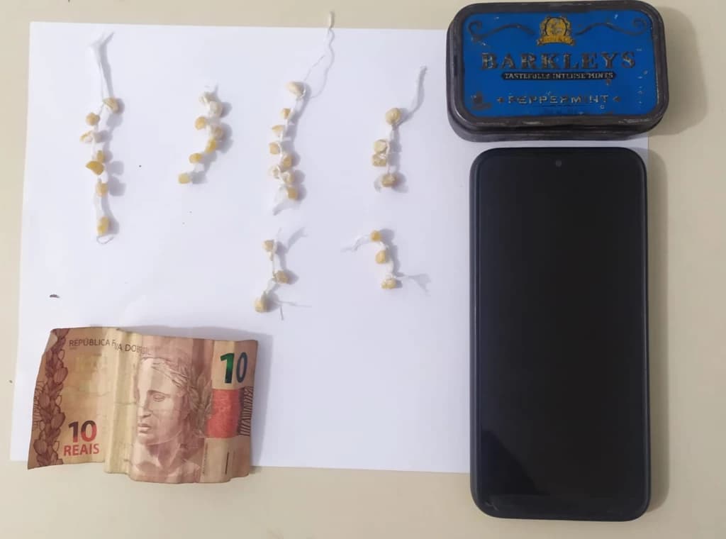 Homem é preso com pedras de crack em Itapema