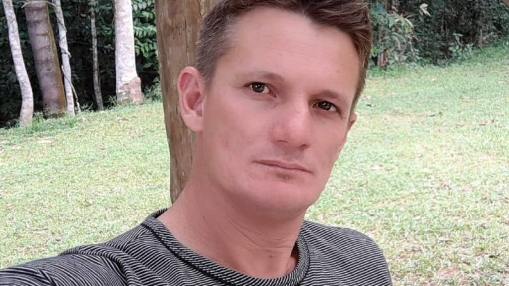 Identificado homem encontrado morto com golpes de facão e queimado