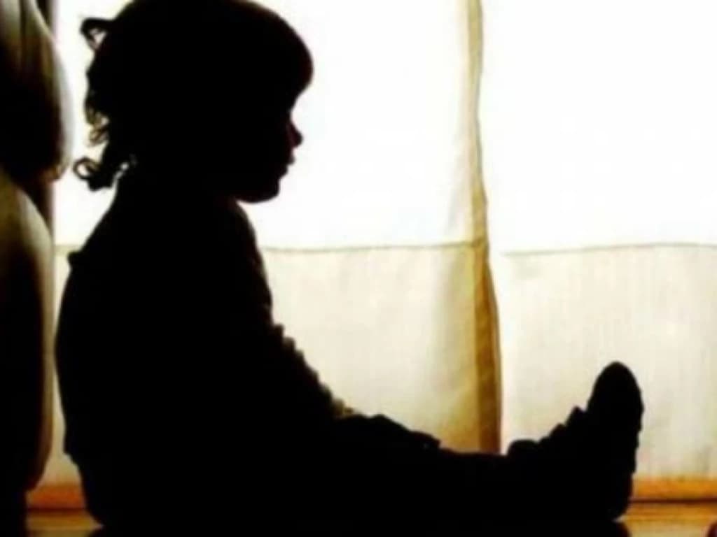 Mulher é presa por deixar três filhos menores sozinhos em casa