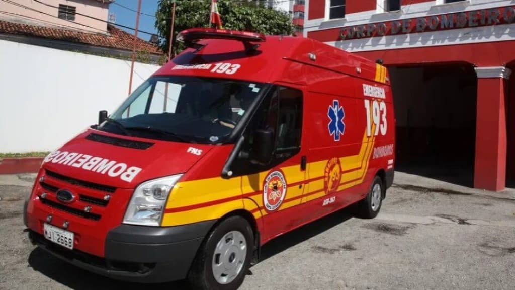 Homem tem parada cardíaca após se engasgar com coxinha