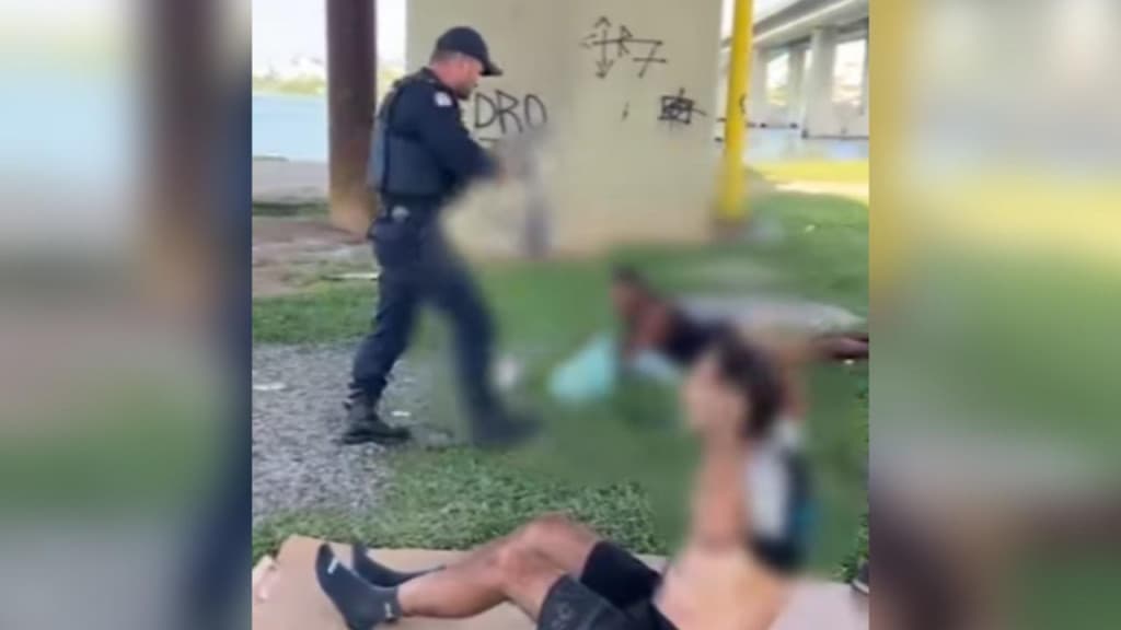 Venezuelano morador de rua é preso com simulacro de arma de fogo na cintura, em Florianópolis