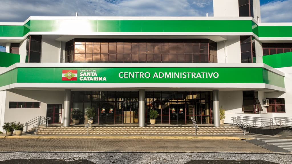 Jorginho reajusta auxílio alimentação dos servidores: “R$ 48 mi na economia de SC”