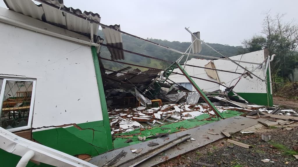 Fenômeno raro: Micro explosão atinge cidade no Oeste Catarinense