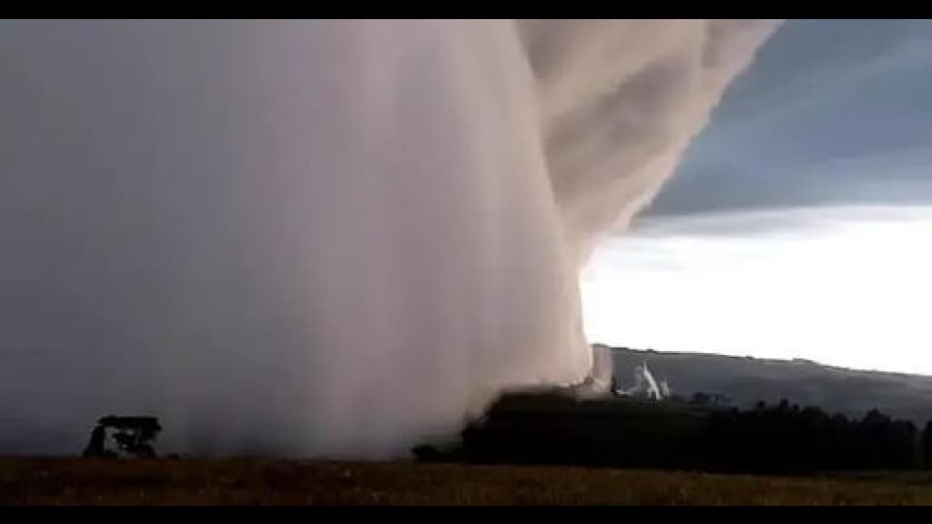 Nuvens gigantes no céu do Paraná surpreendem moradores