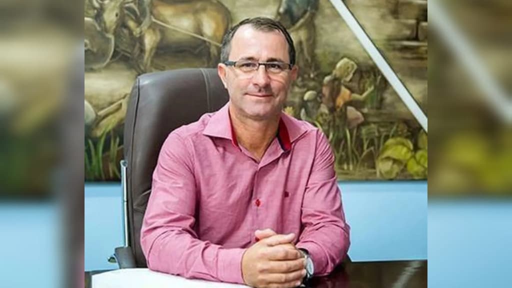 Prefeito de Guaramirim supostamente se entrega às autoridades