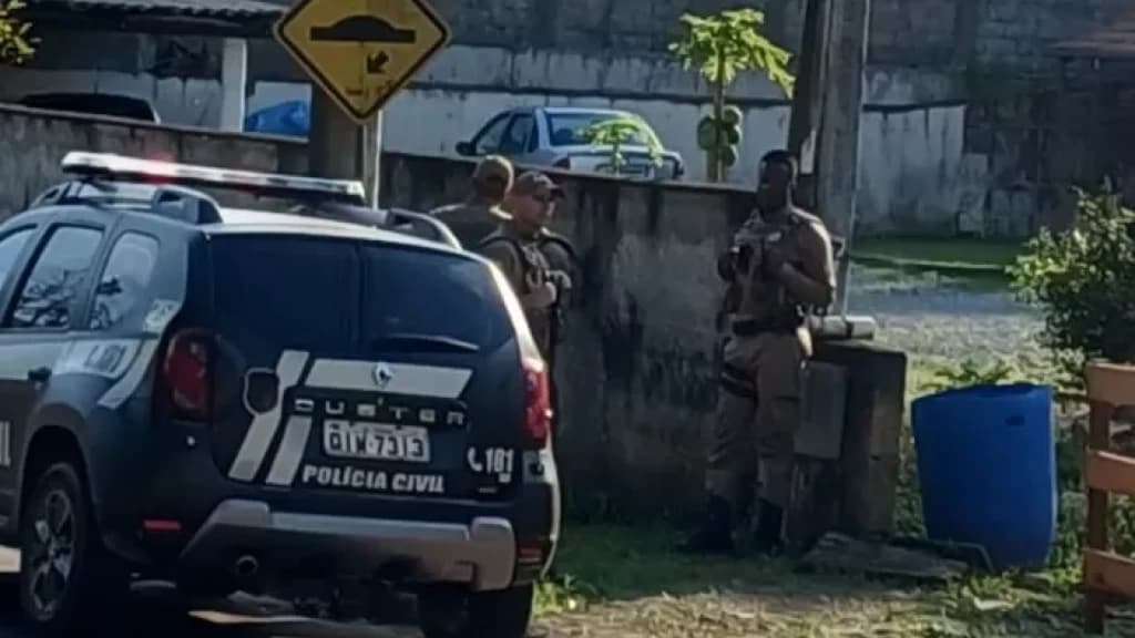 “Me estuprava”: enteada matou padrasto a facadas, em SC