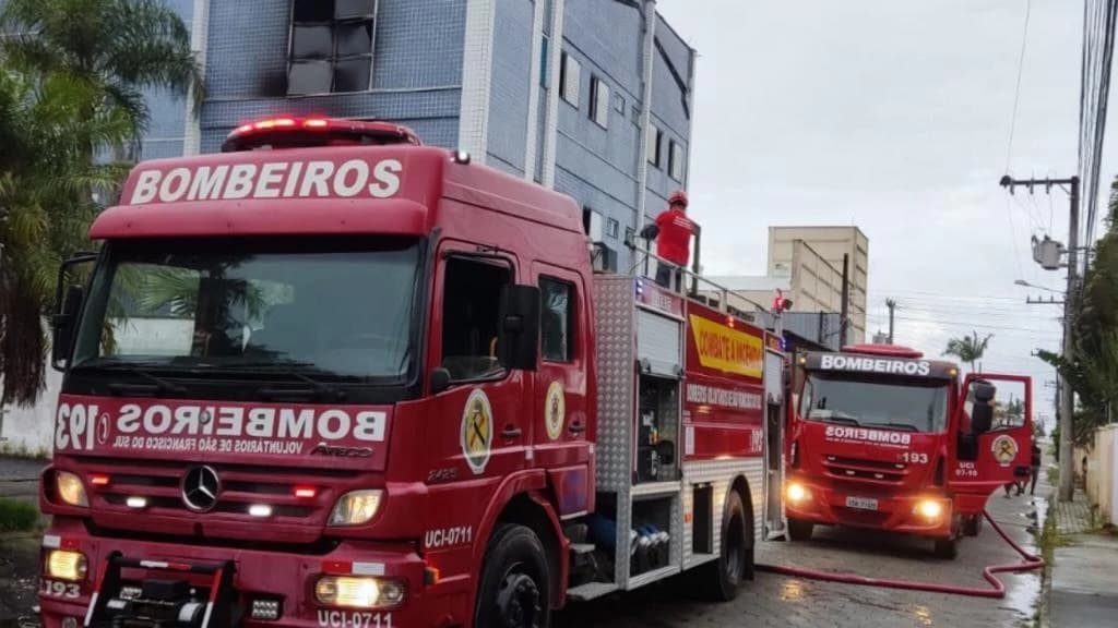 Hóspede pula do segundo andar com o corpo em chamas durante incêndio em hotel