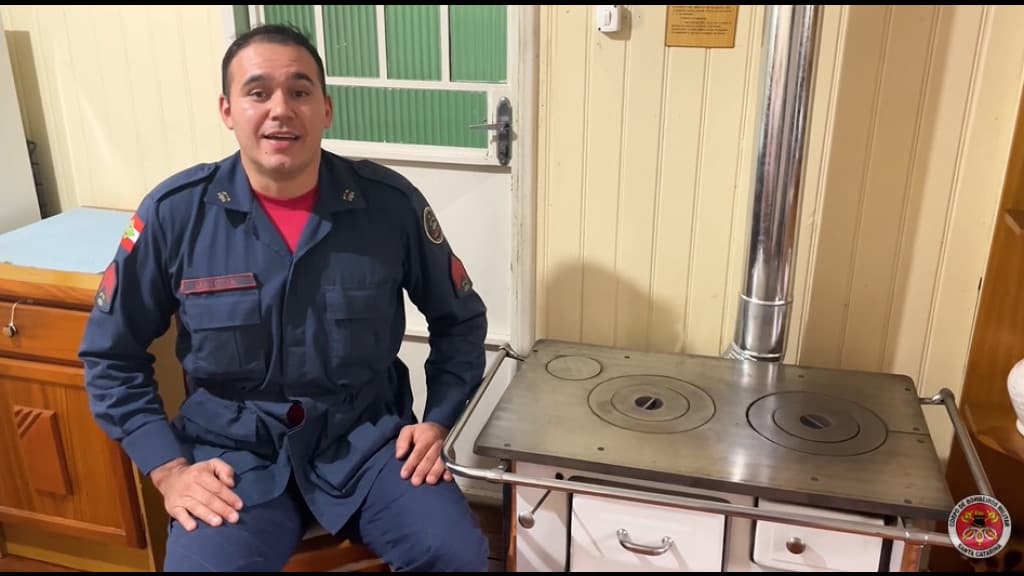 Corpo de Bombeiros Militar alerta para o uso seguro de fogões a lenha