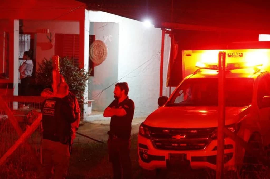 Mãe sai para trabalhar e pai mata quatro crianças a facadas e asfixiada