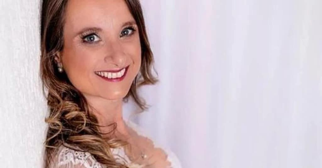 Professora morre atropelada por caminhão durante passeio de bicicleta em família