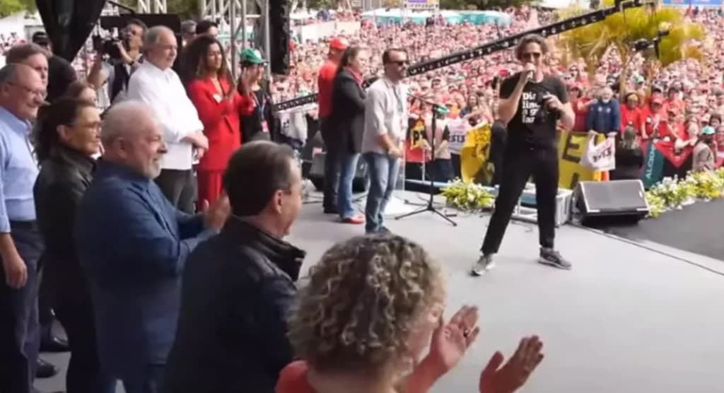 Bar cancela show do Dazaranha após participação de vocalista em comício de Lula