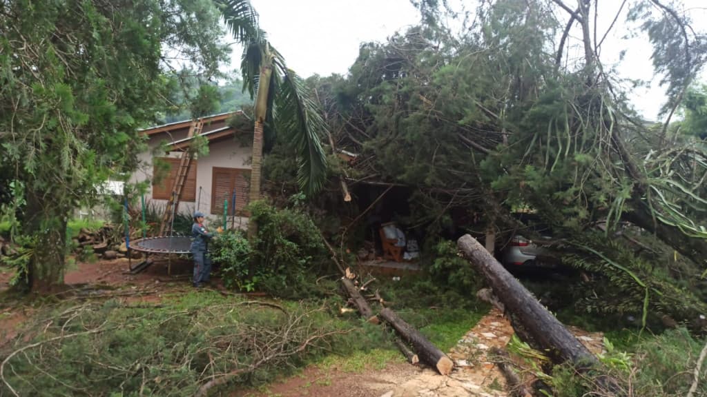 Temporais deixam cidades de Santa Catarina “debaixo d”água”