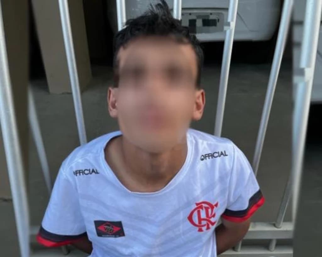 Jovem foge da PM e acaba preso no calçadão de Itapema