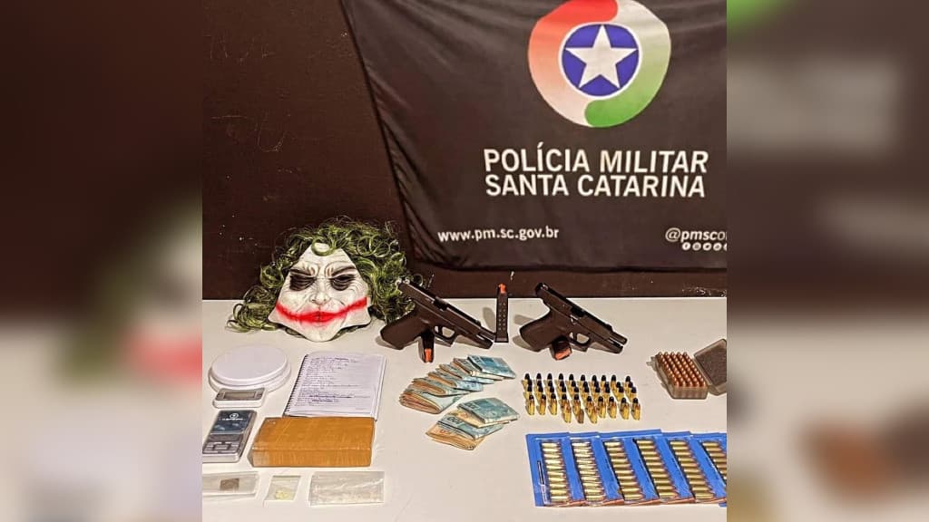 VÍDEO: “Palhaço” do crime é preso com armas e PMSC impede assaltos