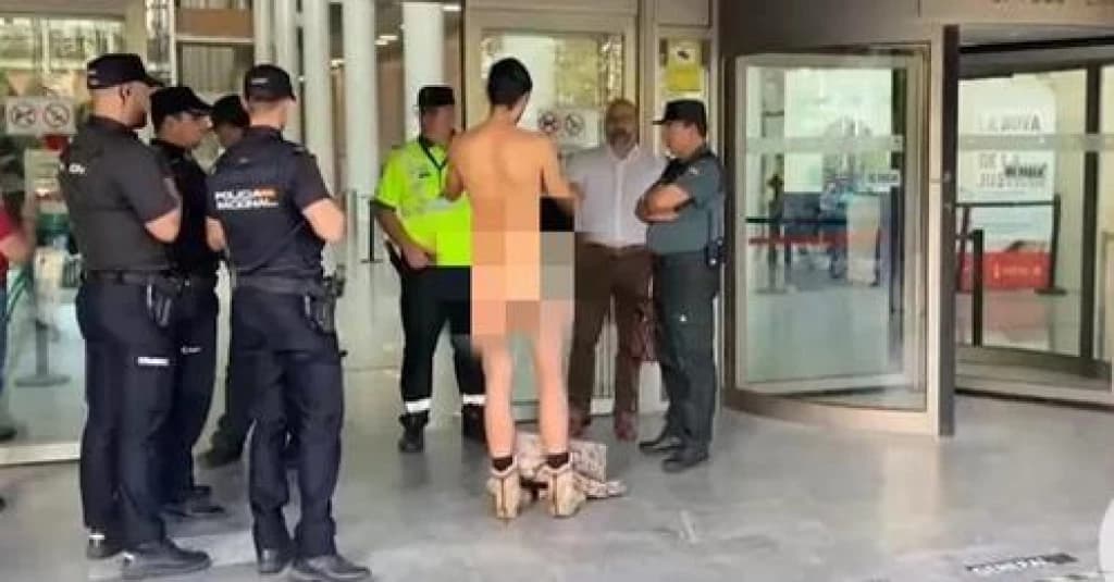 Homem condenado por ir pelado à delegacia vai nu ao tribunal