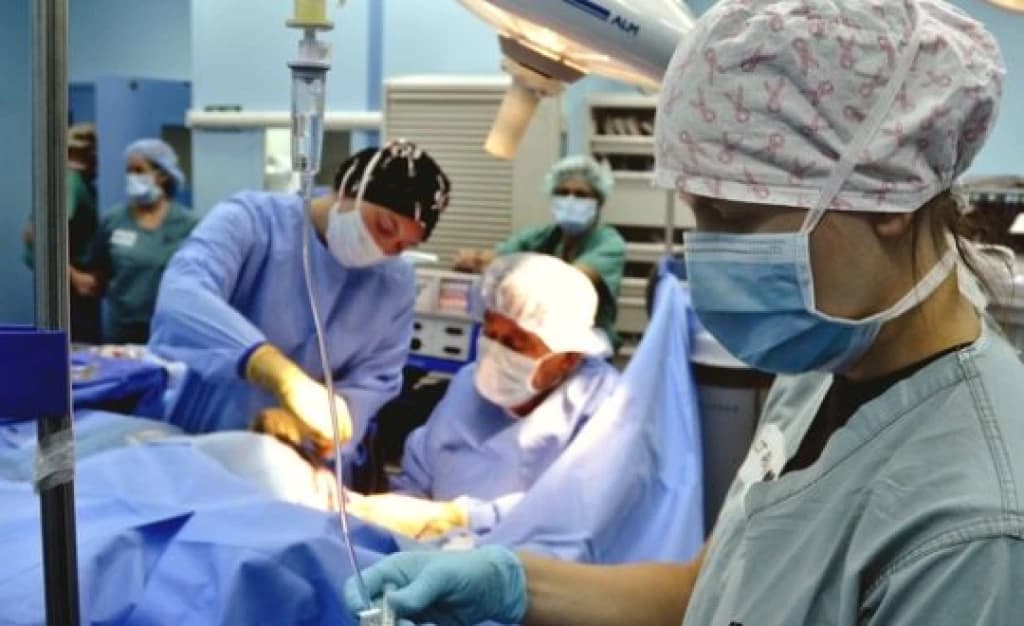 Homem que teve testículo arrancado por erro médico será indenizado em SC