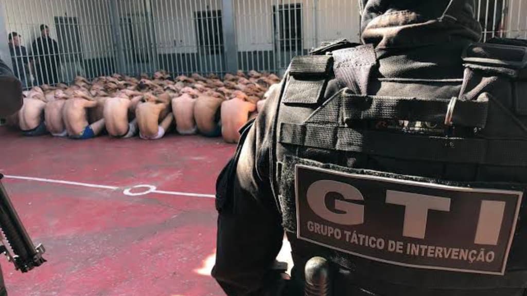 Presidiários acordam com bombas e operação após tentativa de fuga em SC