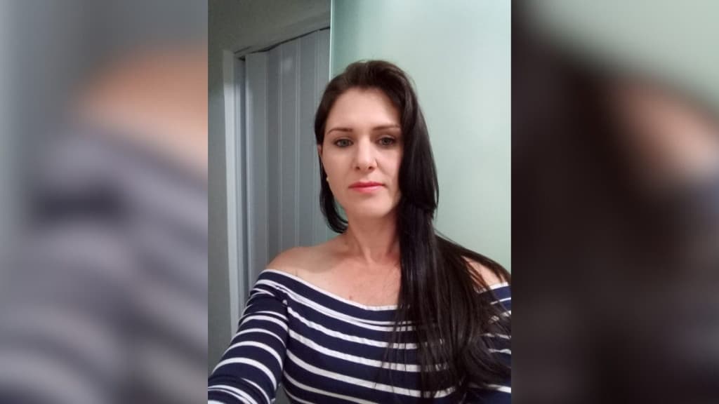 Identificada mulher assassinada a facadas na frente dos filhos