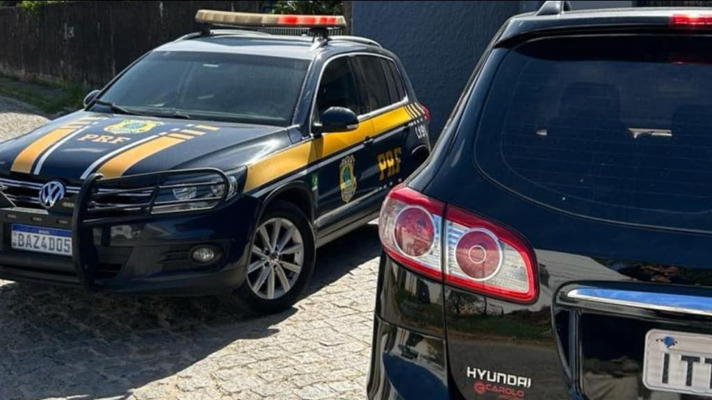 Caminhonete roubada é recuperada pela PRF na BR-101