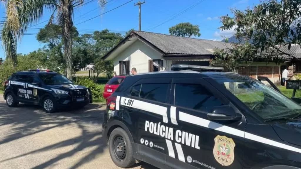 Homem é preso suspeito de estuprar adolescente da própria família em SC