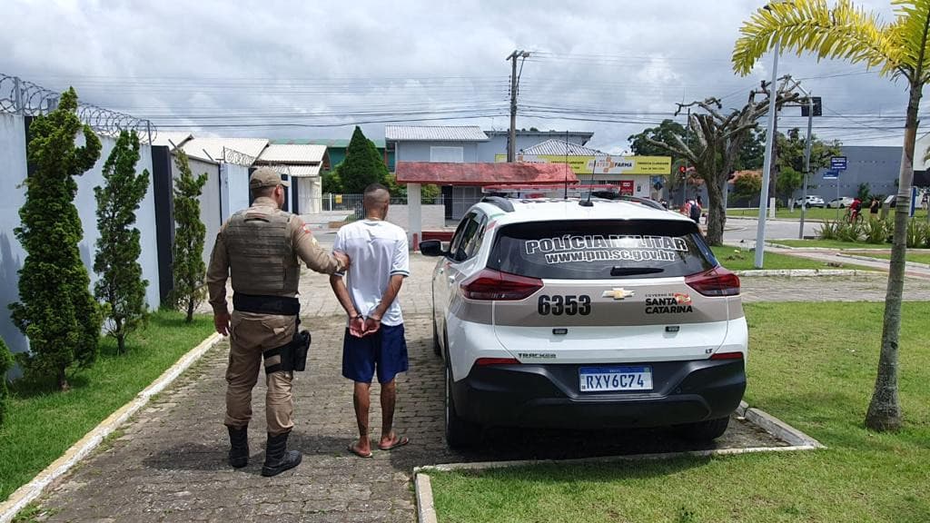 TIJUCAS – Em condicional, homem é preso em flagrante e liberado na delegacia