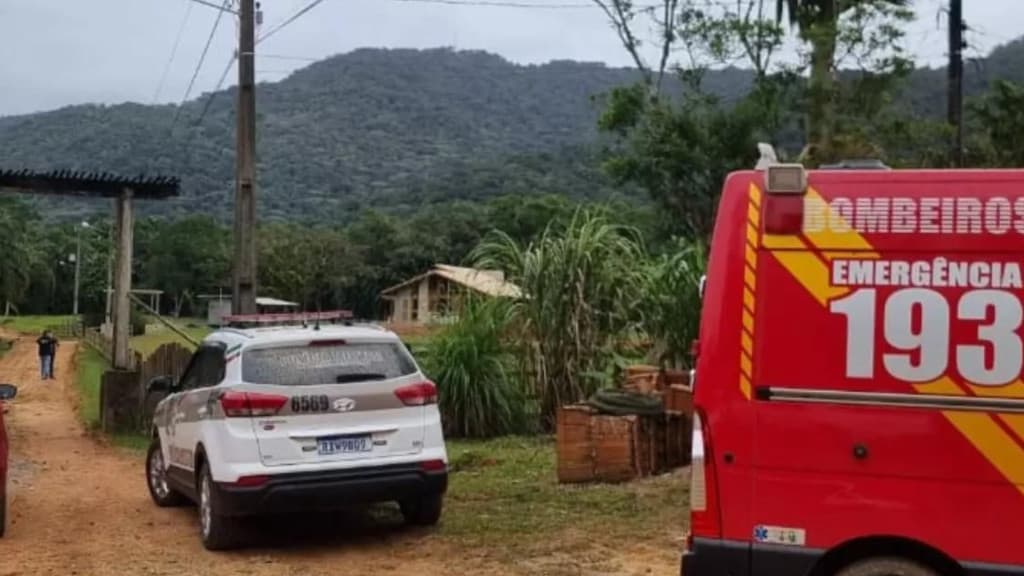 Retirada de corpos após queda de avião em SC é autorizada pela polícia