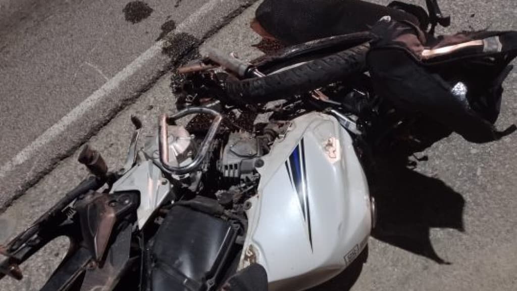 Motociclista idoso fica ferido em acidente na saída da BR-101 para Porto Belo