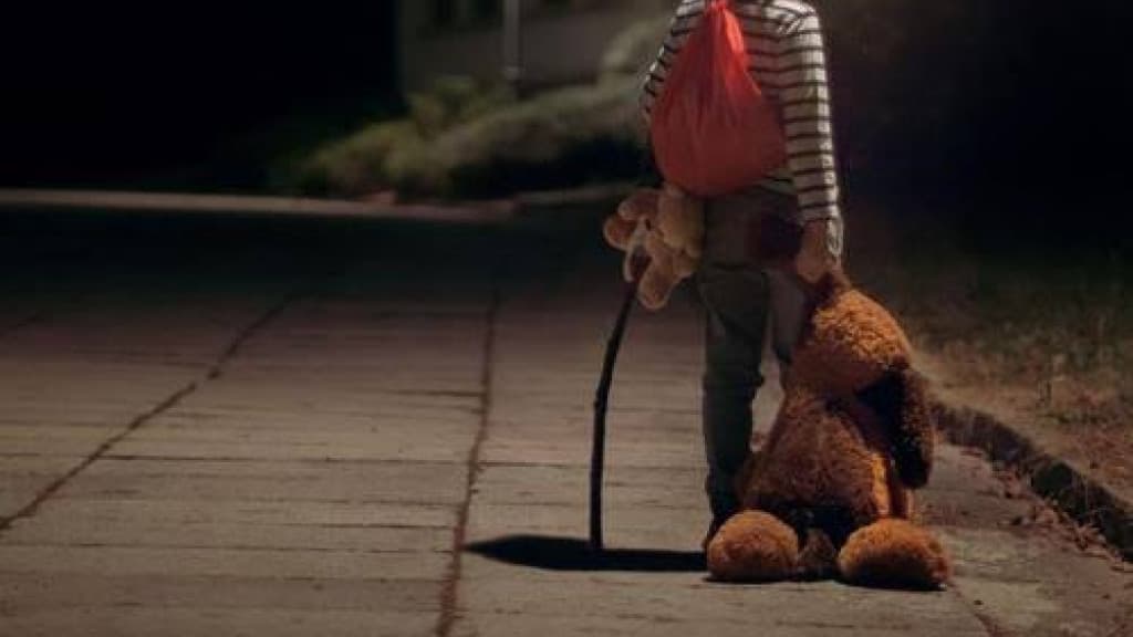 “Mãe” drogada abandona filha para invadir casa e acaba presa
