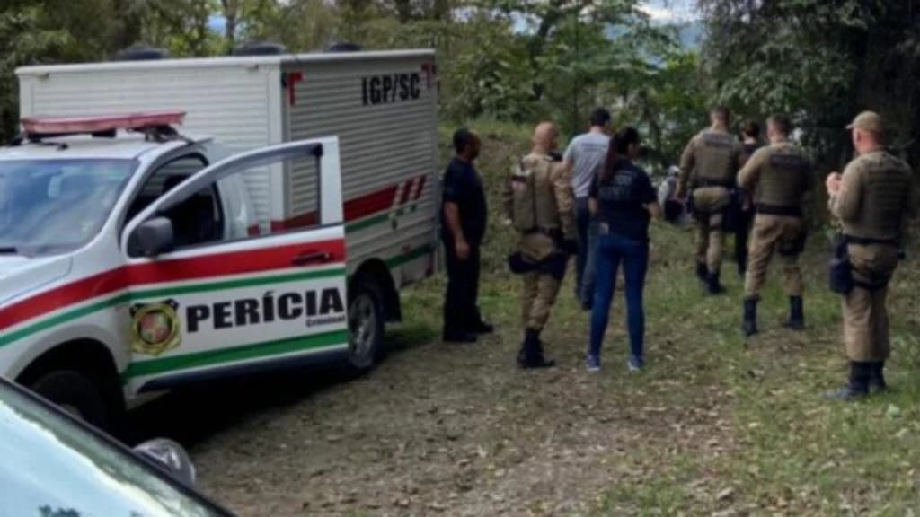 Mulher é encontrada morta embaixo de entulhos
