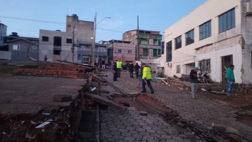 Atingidos por rompimento de reservatório da Casan ficarão abrigados em igreja