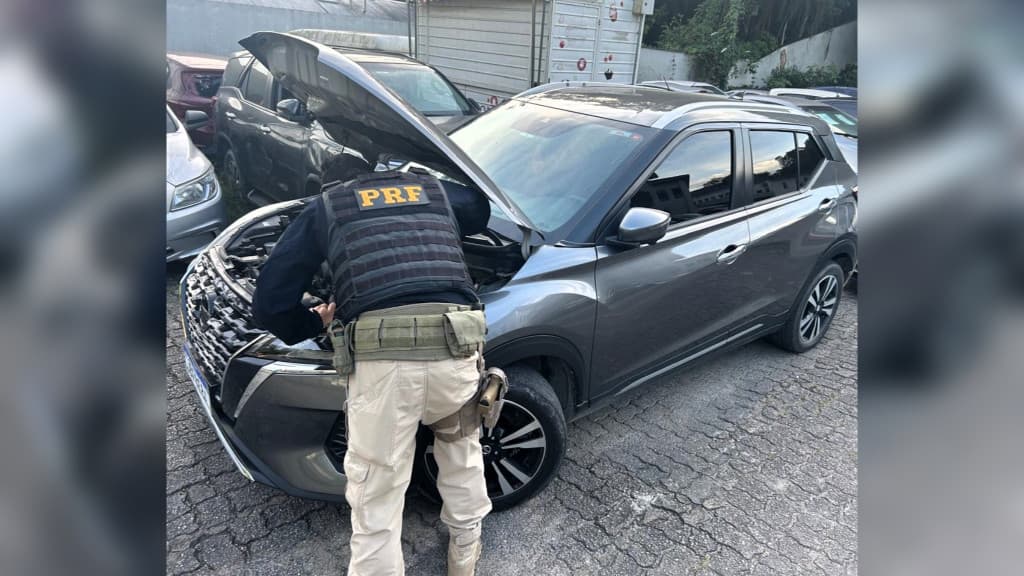 Carro roubado no RS é recuperado na BR-101, em SC
