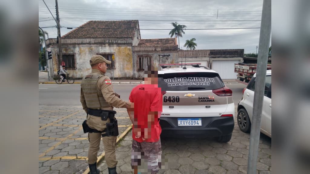 Jovem é preso em flagrante após furtar bicicleta em supermercado de Tijucas