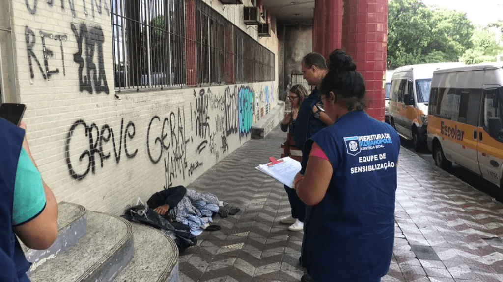 Quase 700 moradores de rua são mandados para suas cidades de origem em Florianópolis