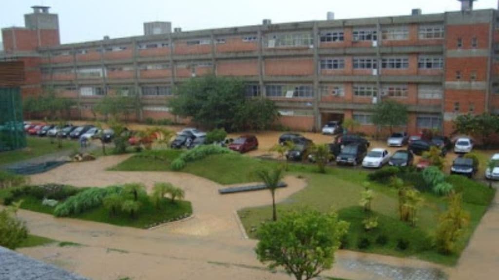 AGORA: Univali ignora risco de catástrofe em SC e anuncia aulas na sexta e sábado
