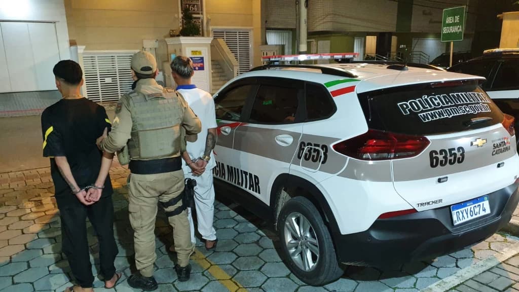 TIJUCAS – Traficante protagoniza ação inusitada na delegacia