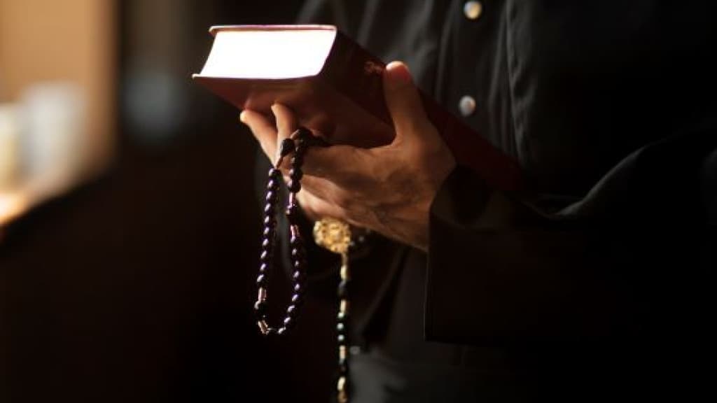 Padre é condenado por abuso sexual contra jovem em SC