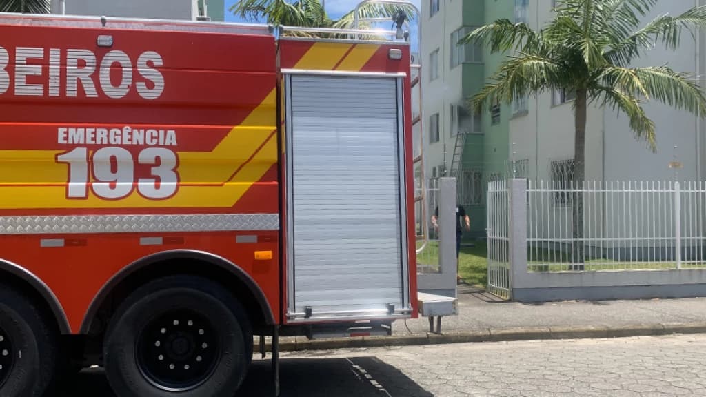 Apartamento pega fogo em condomínio de Tijucas
