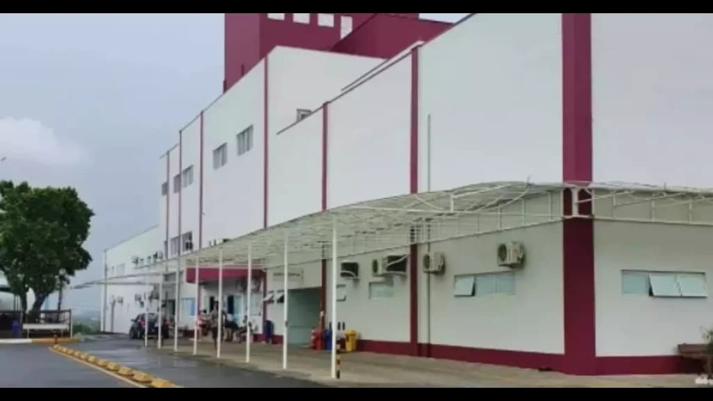 Idoso morre após ser espancado em frente ao filho e ter corpo jogado em vala