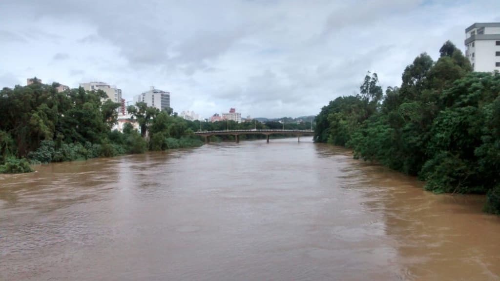 Rio Tubarão retorna ao estado de alerta