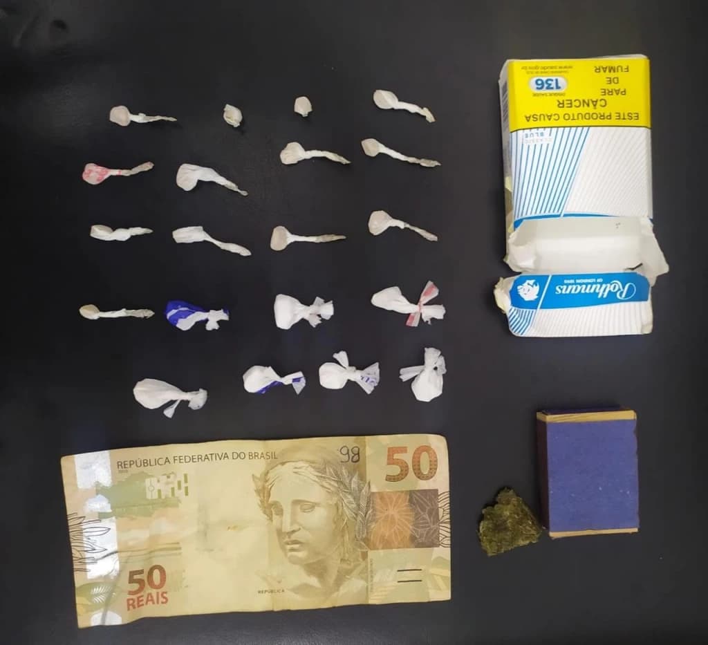 Adolescente é apreendido com drogas em frente à local de recreação infantil em Itapema