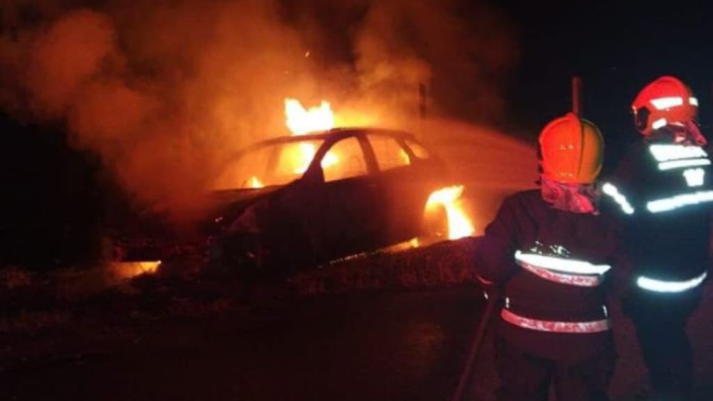 Carro com placas de Brusque pega fogo na SC-486